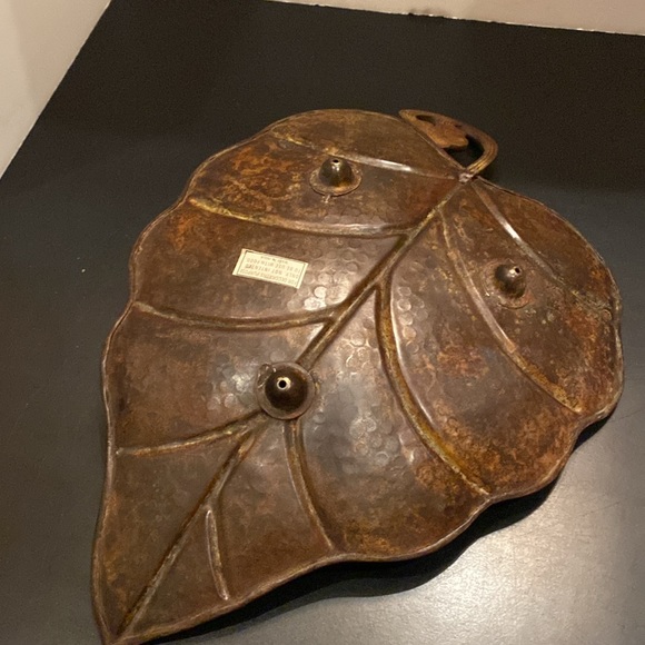 Bronze color metal grape leaf decorative table decor made in India 16x11” - Picture 6 of 8